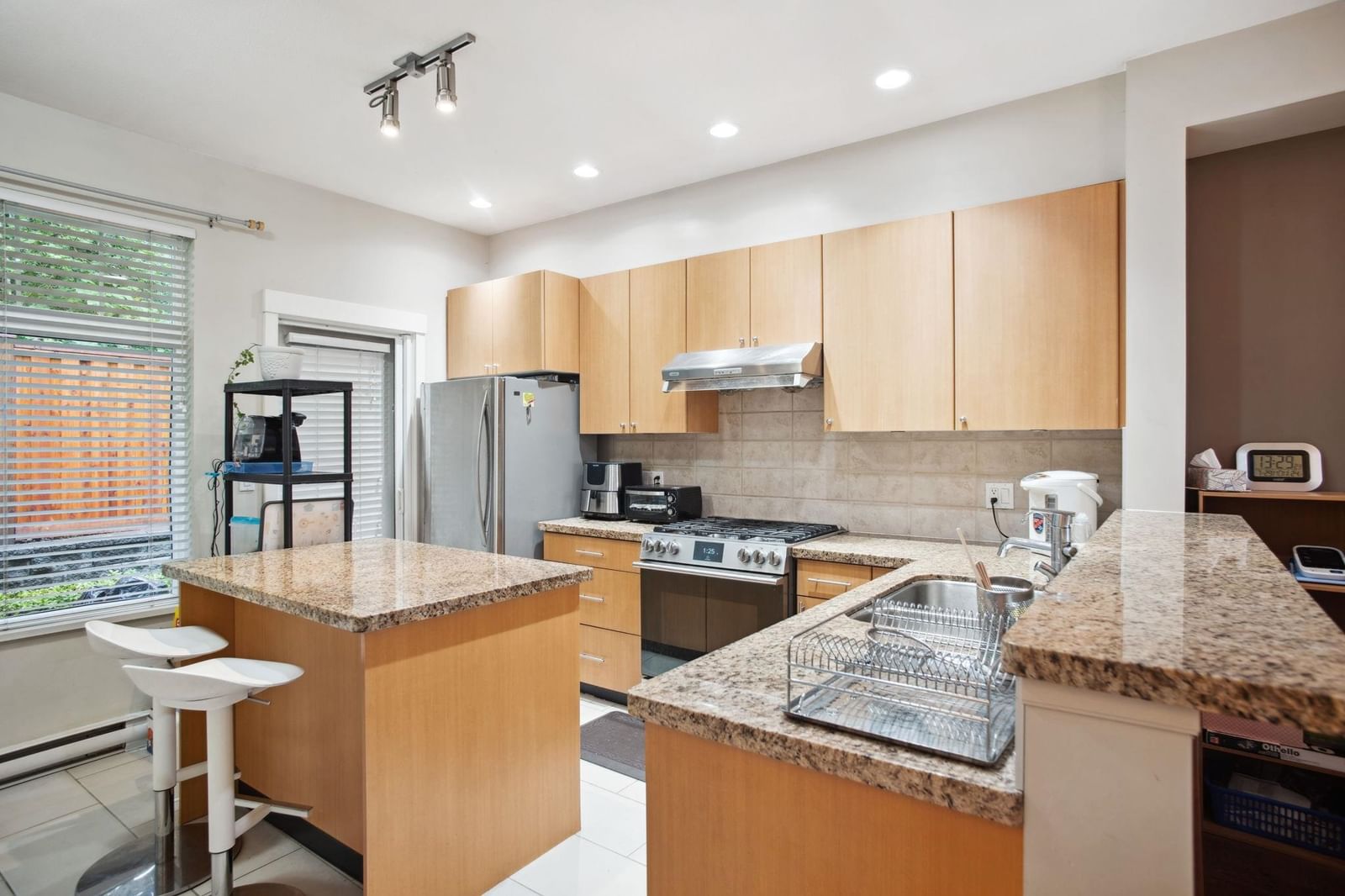 Listing Image 11