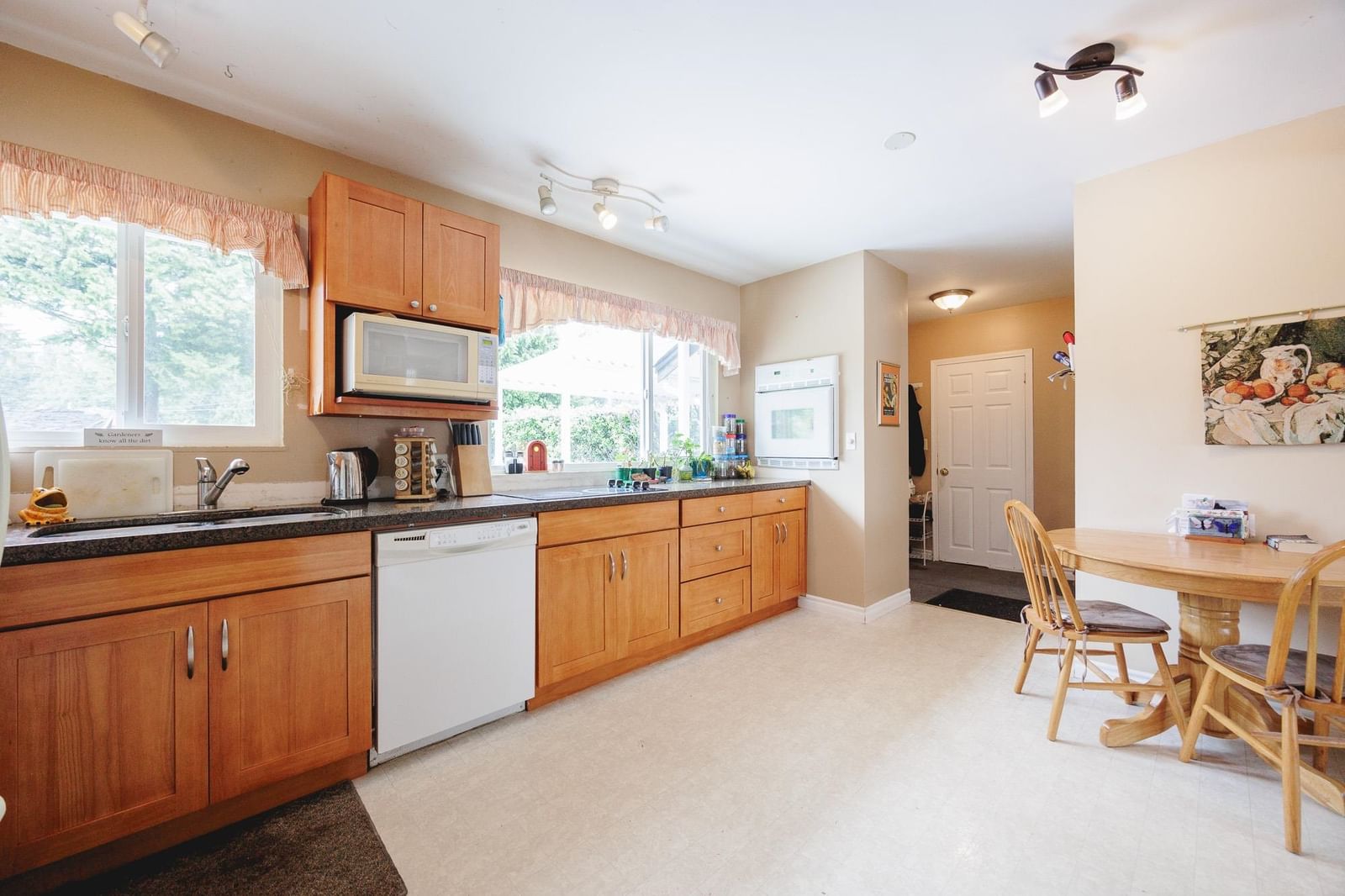 Listing Image 6