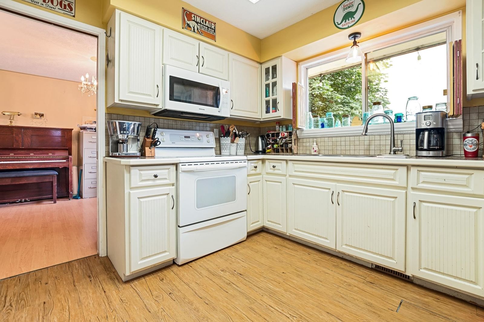 Listing Image 11