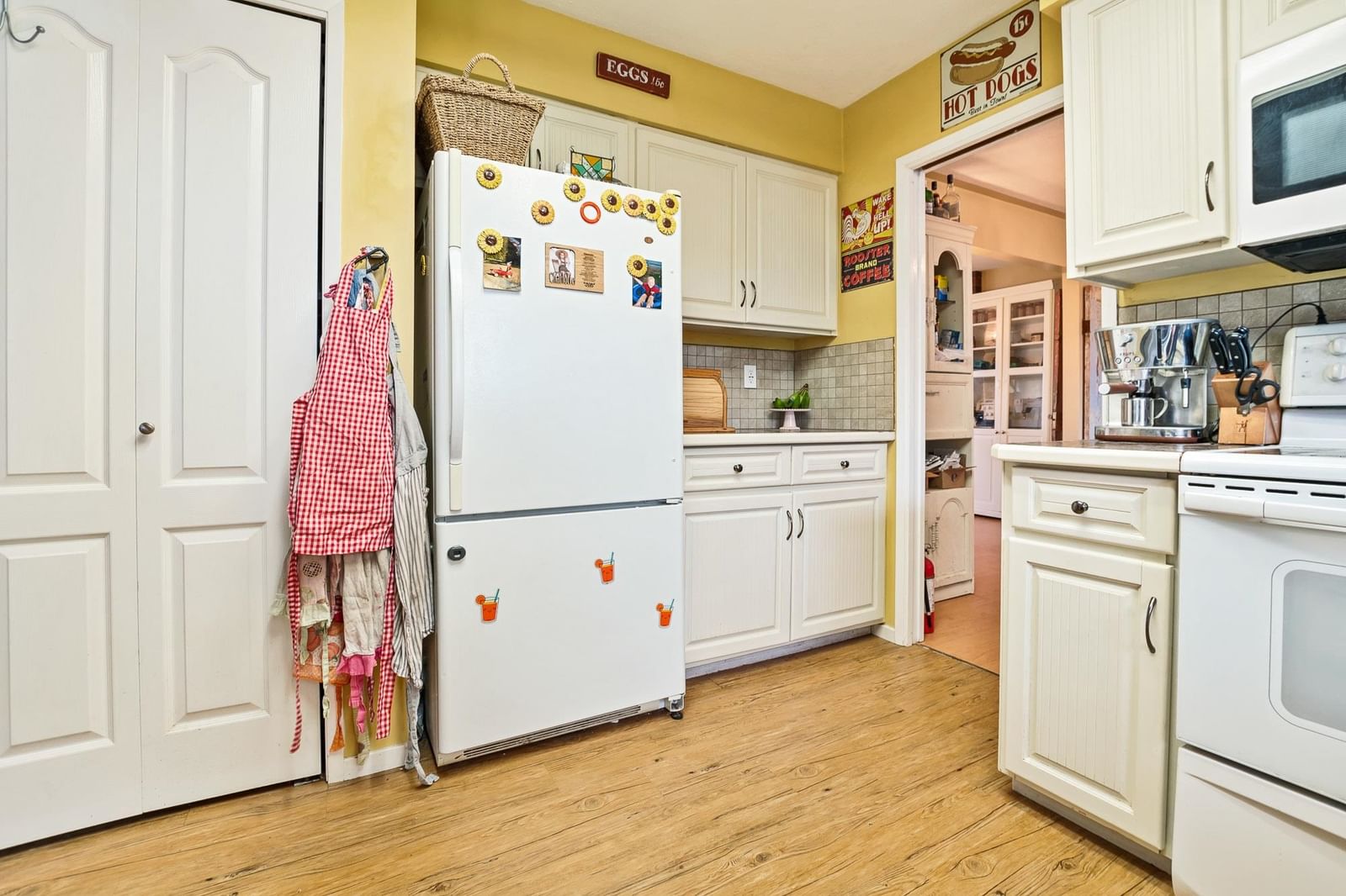 Listing Image 12