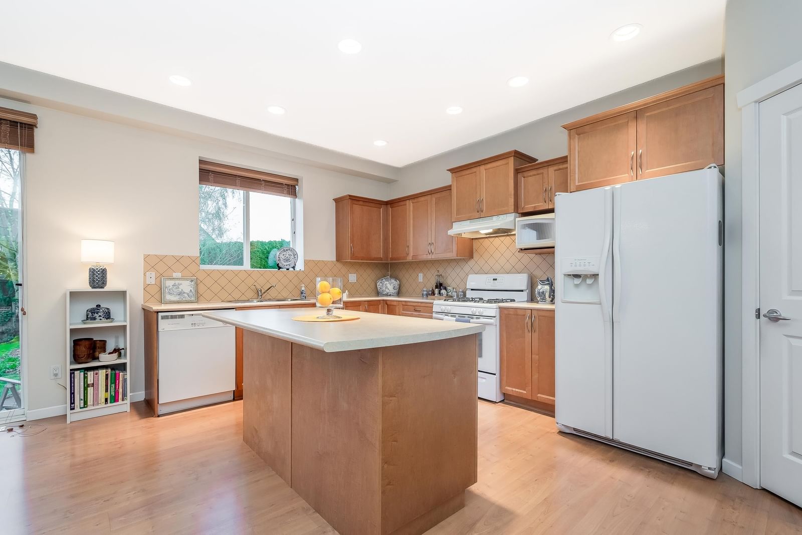 Listing Image 12