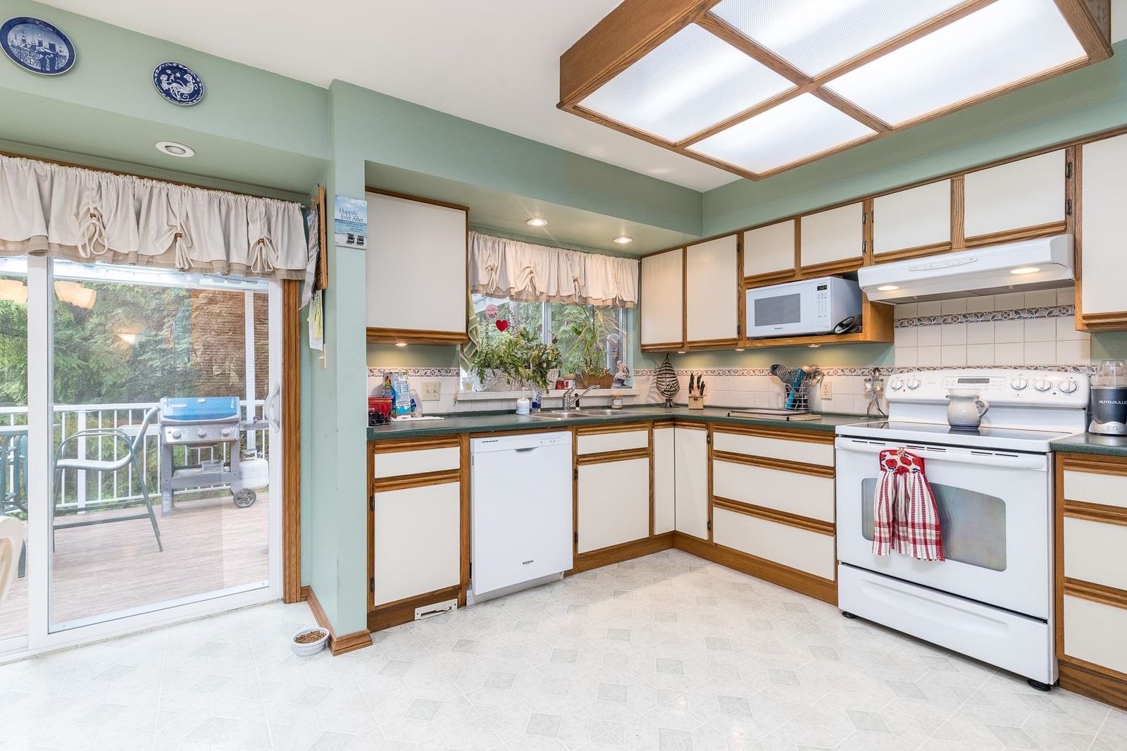 Listing Image 11