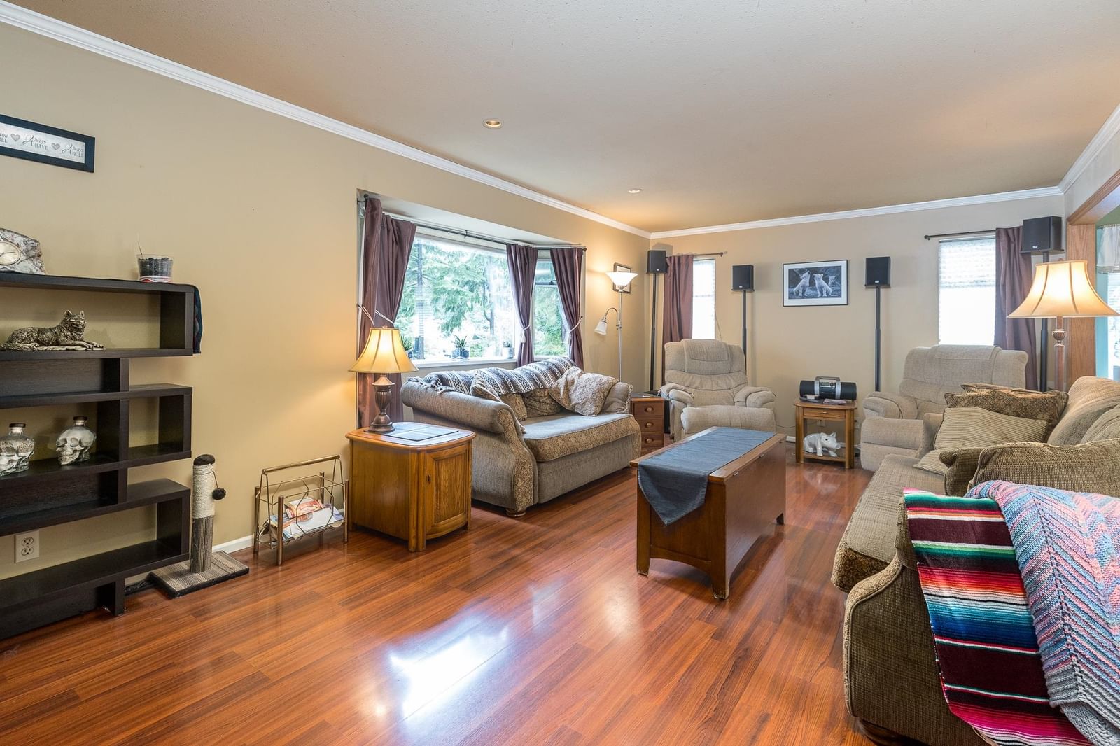 Listing Image 9