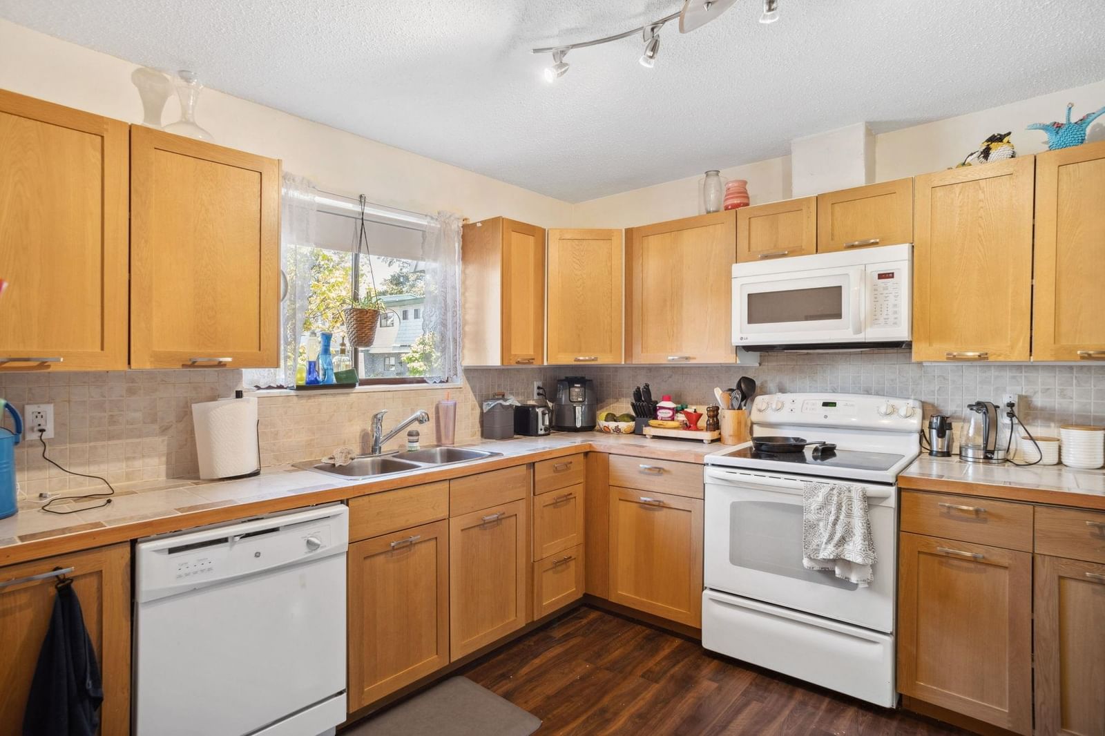 Listing Image 17