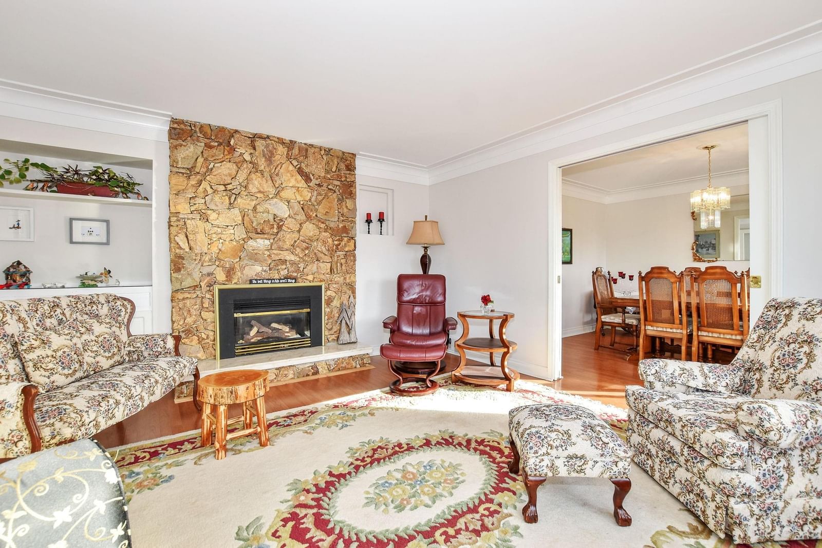 Listing Image 5