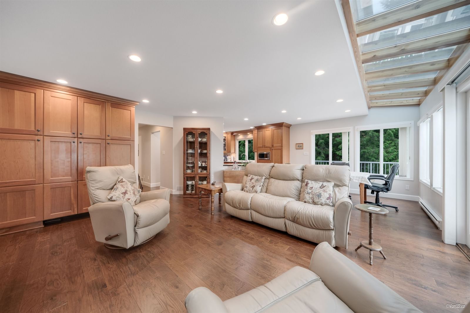 Listing Image 11