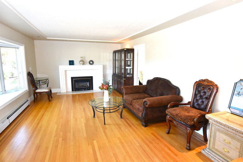 4824 Fairlawn Drive, Burnaby, V5C 3R8 | Image 2