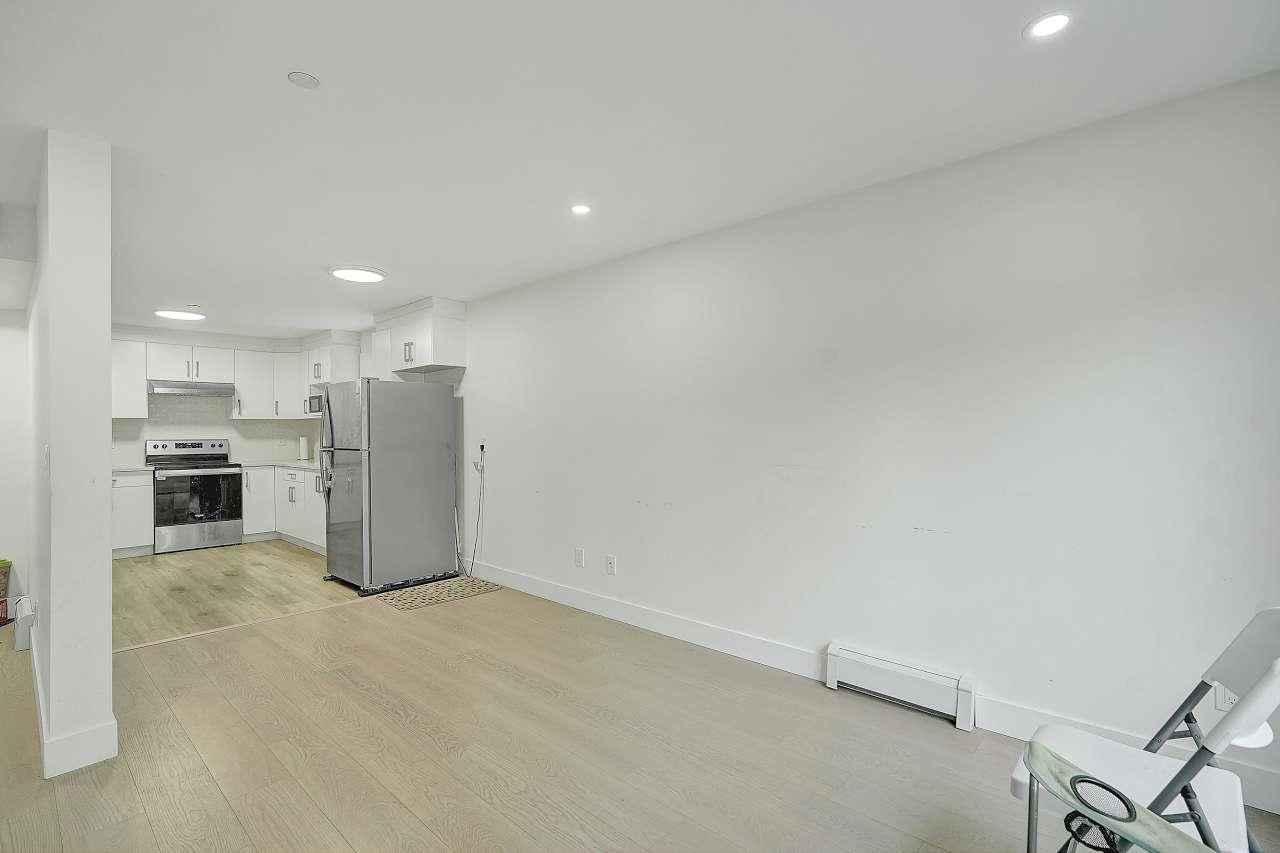 Listing Image 16