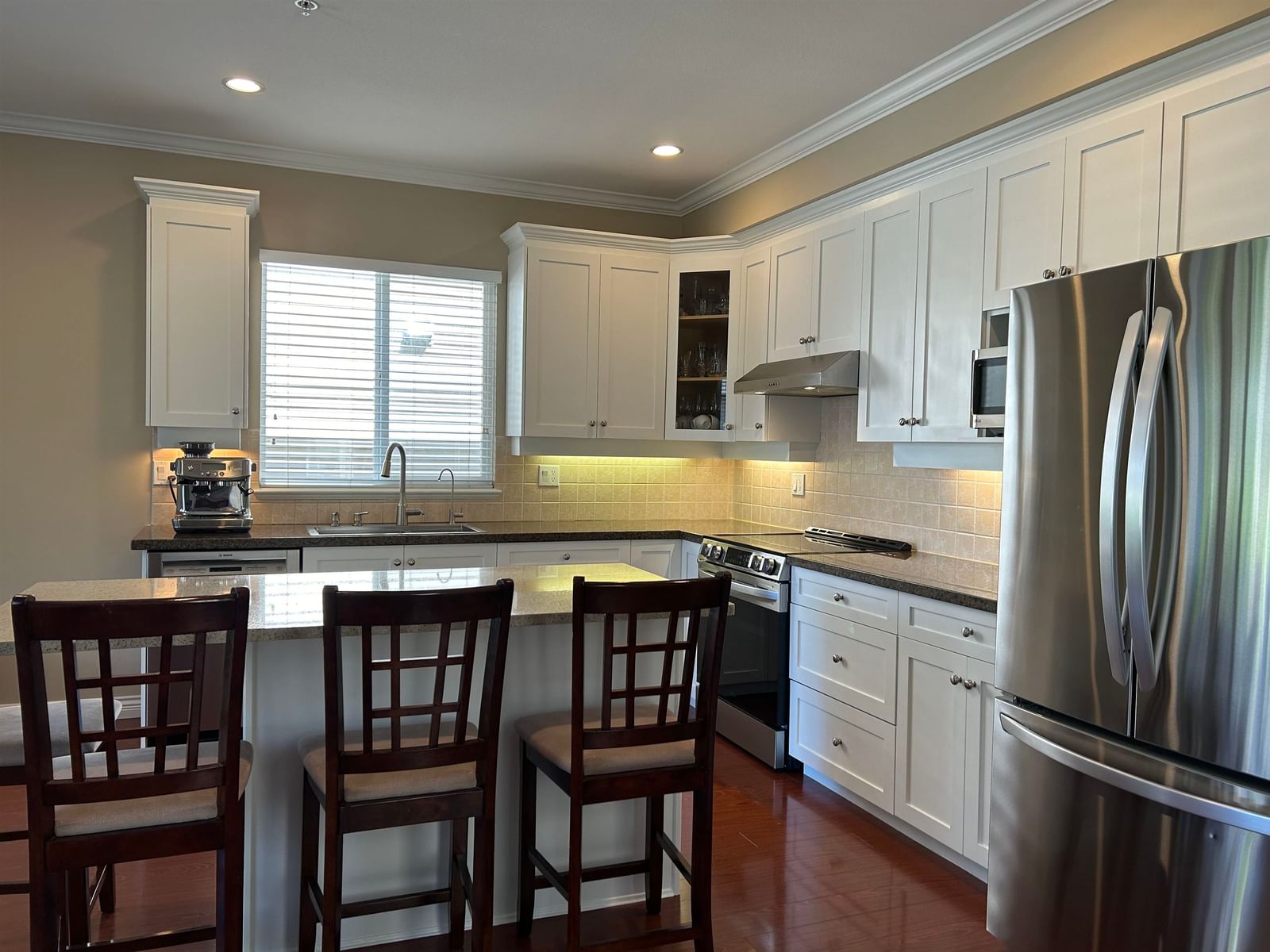 Listing Image 10