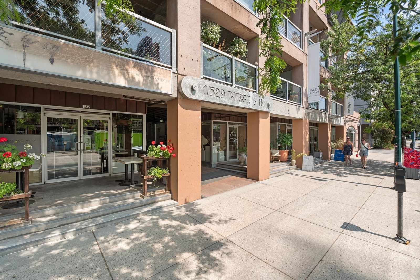 Listing Image 1