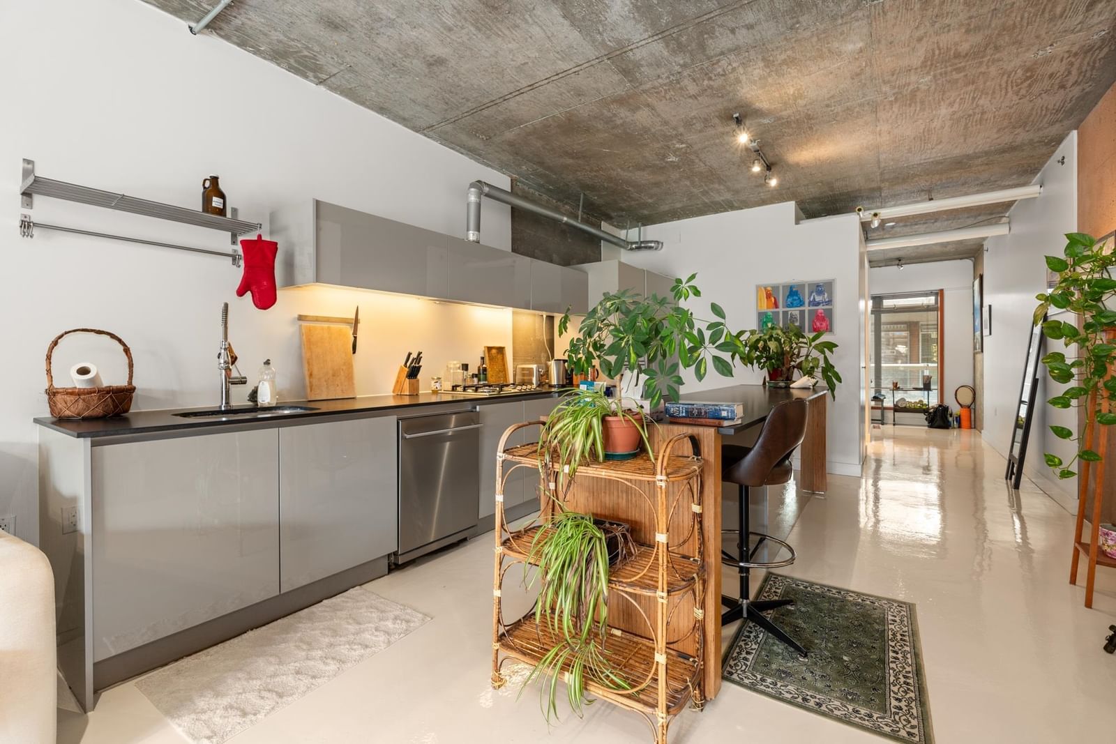 Listing Image 10