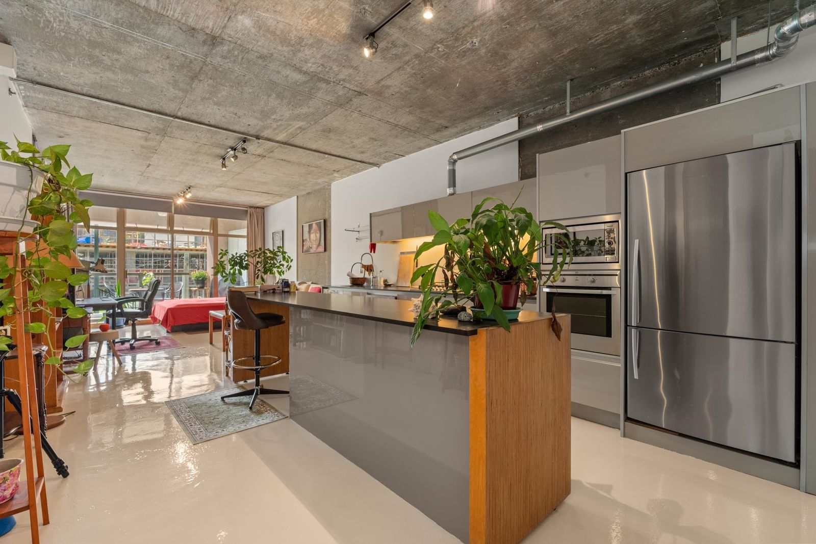 Listing Image 11