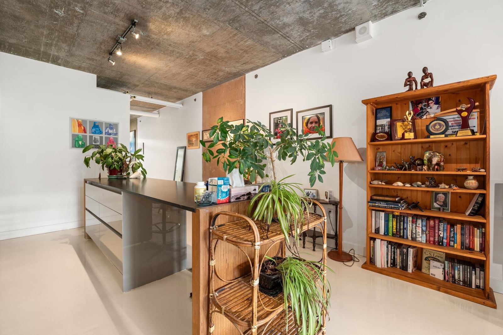 Listing Image 9