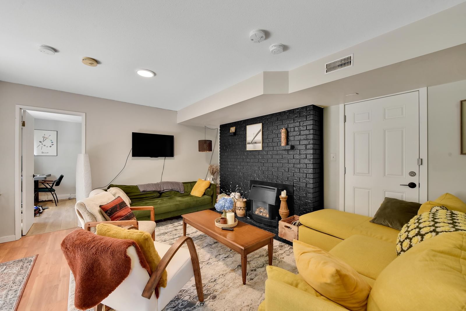 Listing Image 19