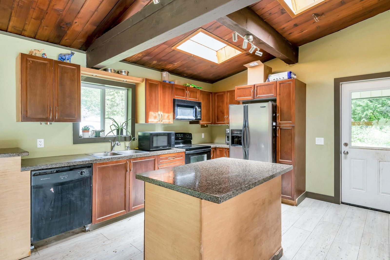 Listing Image 10
