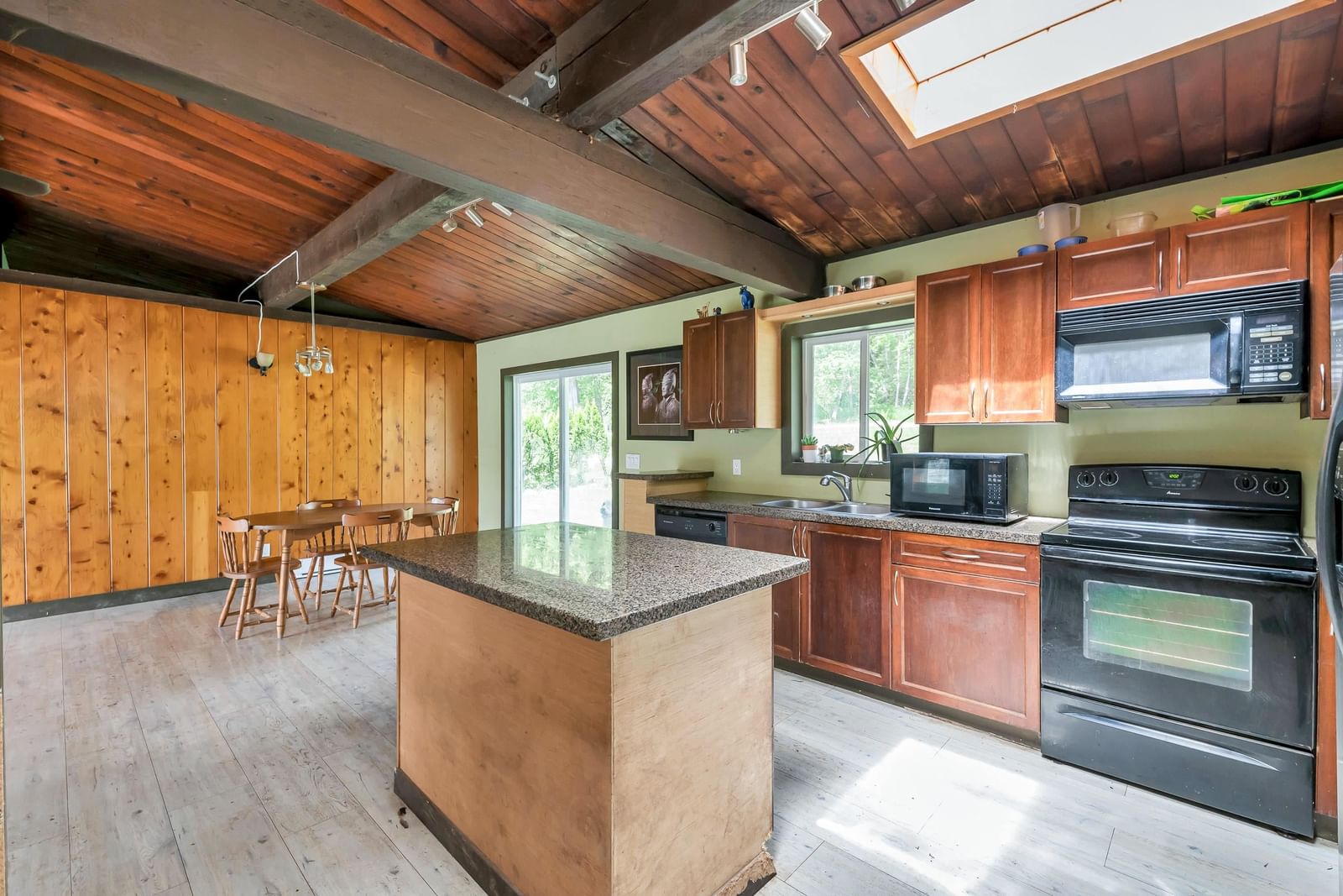 Listing Image 16