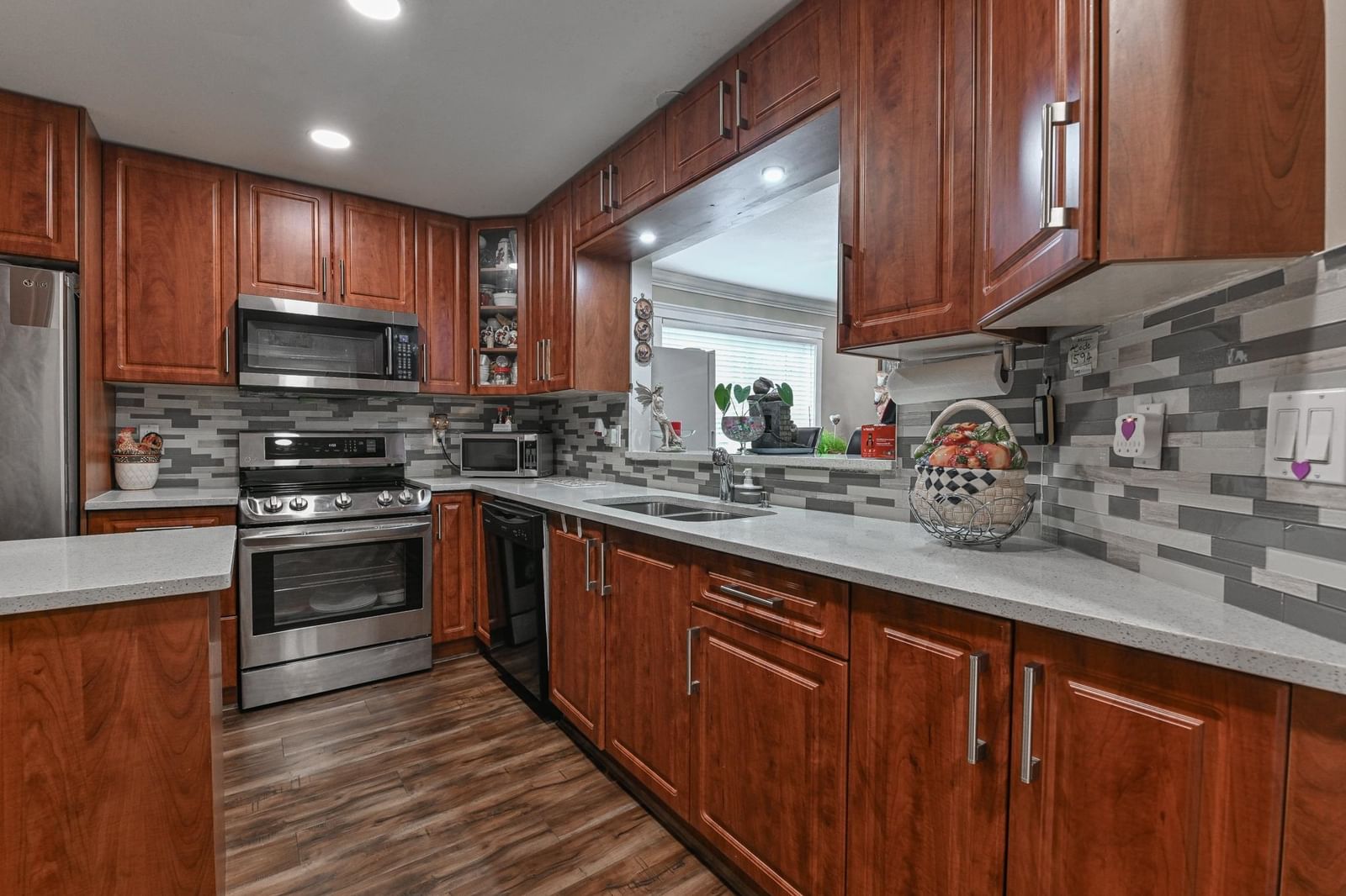 Listing Image 15