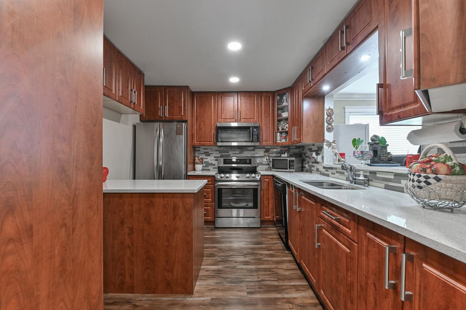 Listing Image 19