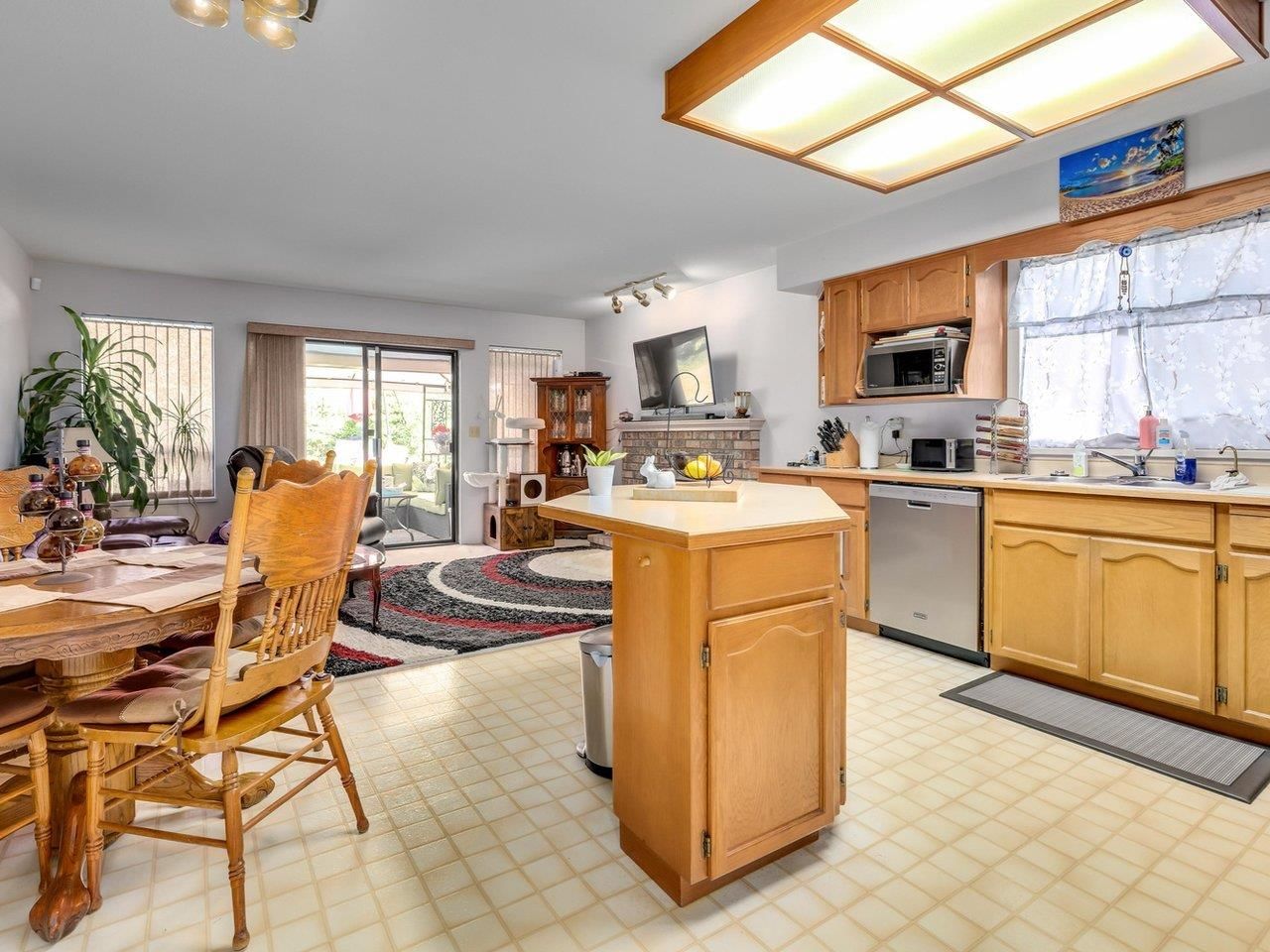 Listing Image 8