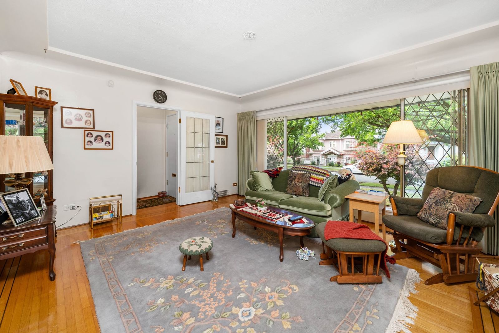Listing Image 4