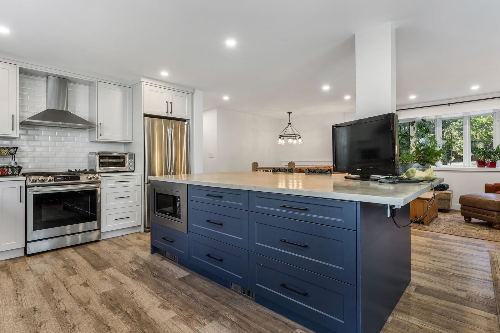 Listing Image 9