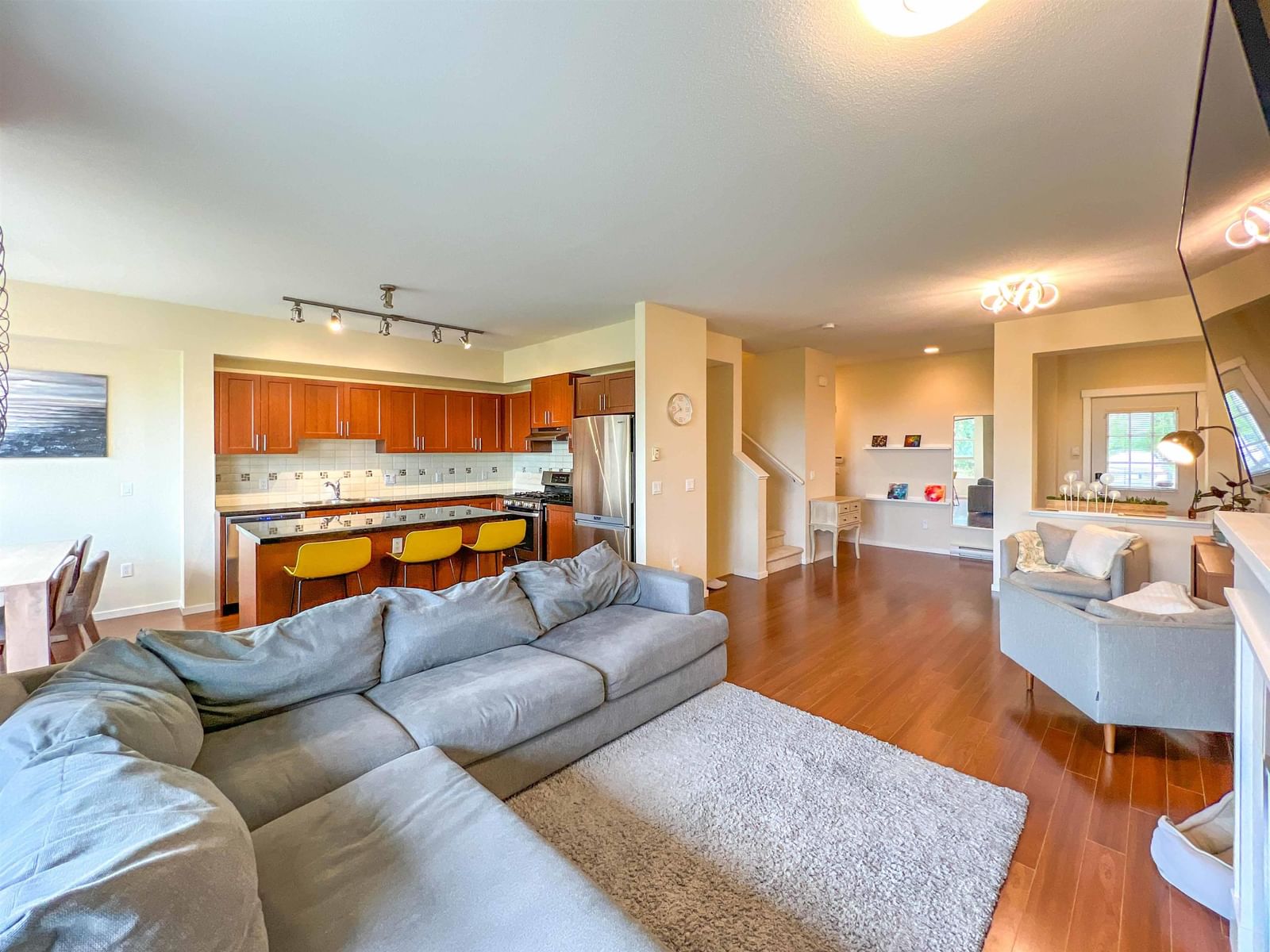 Listing Image 12