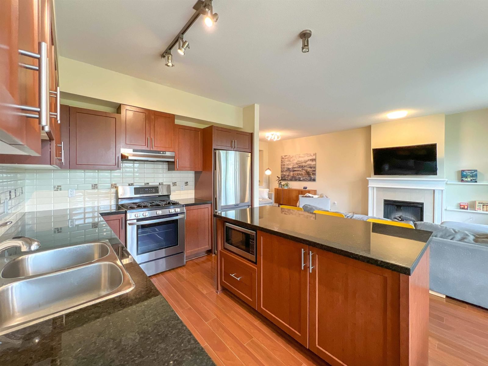 Listing Image 9