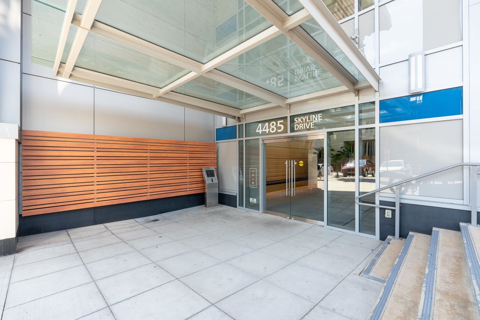 Listing Image 3