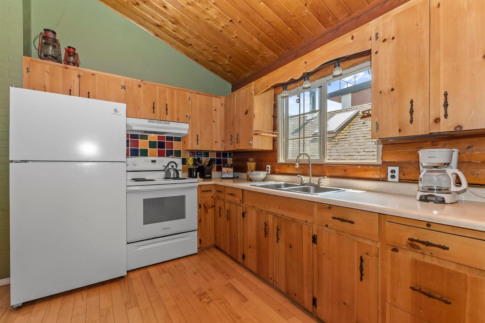 Listing Image 9