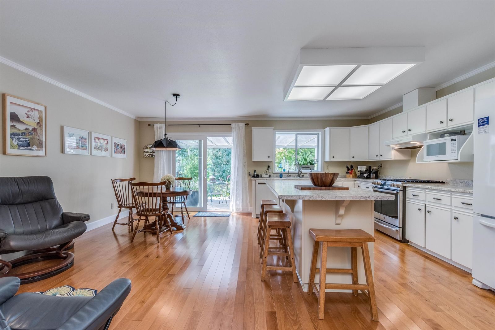 Listing Image 10