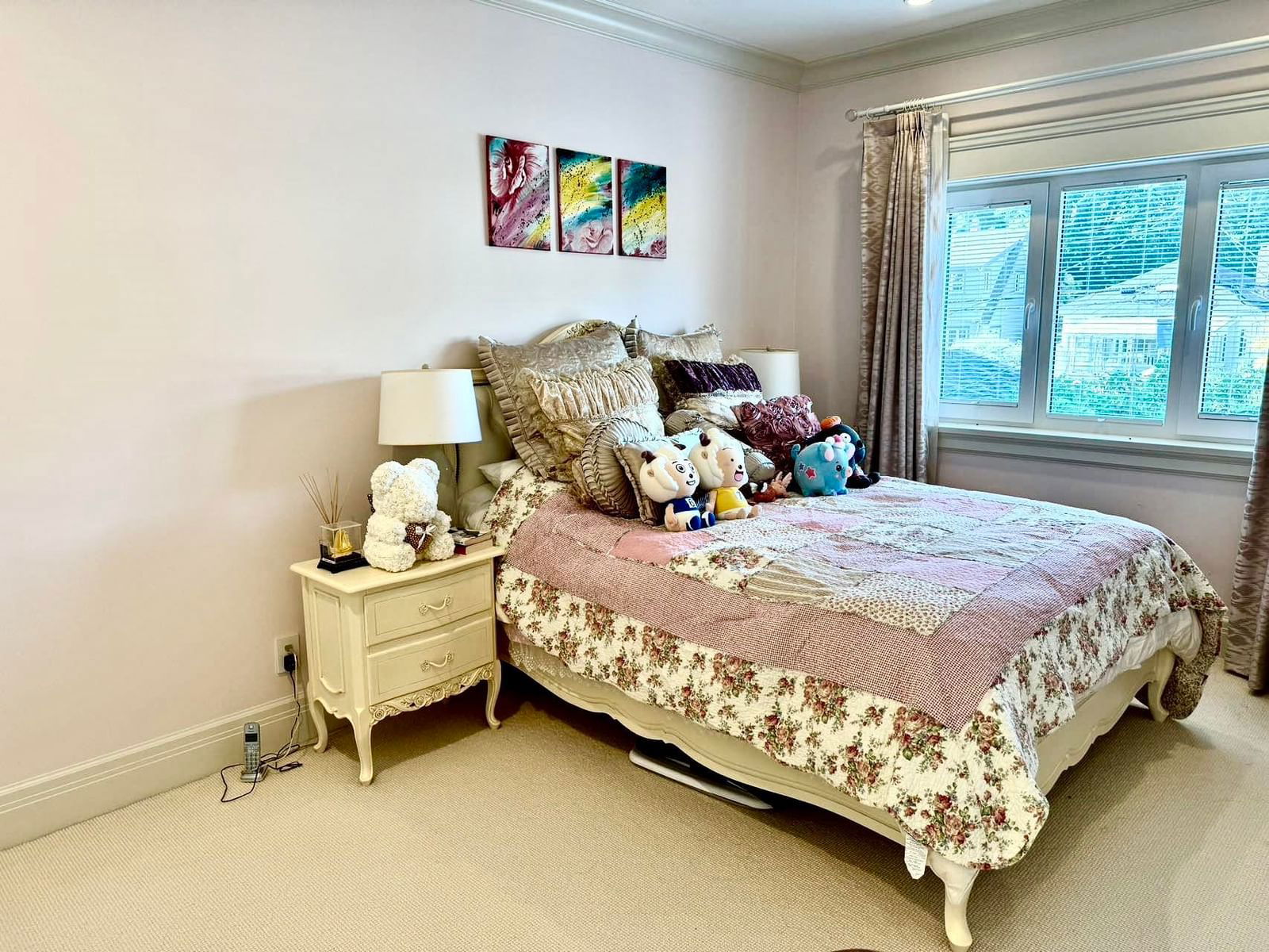 Listing Image 4