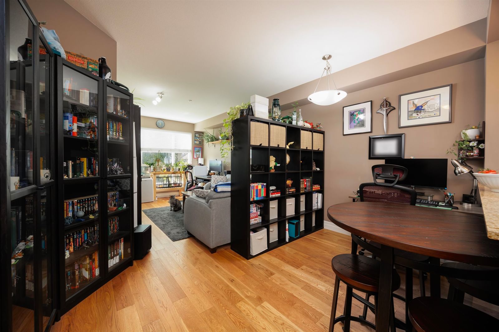 Listing Image 10