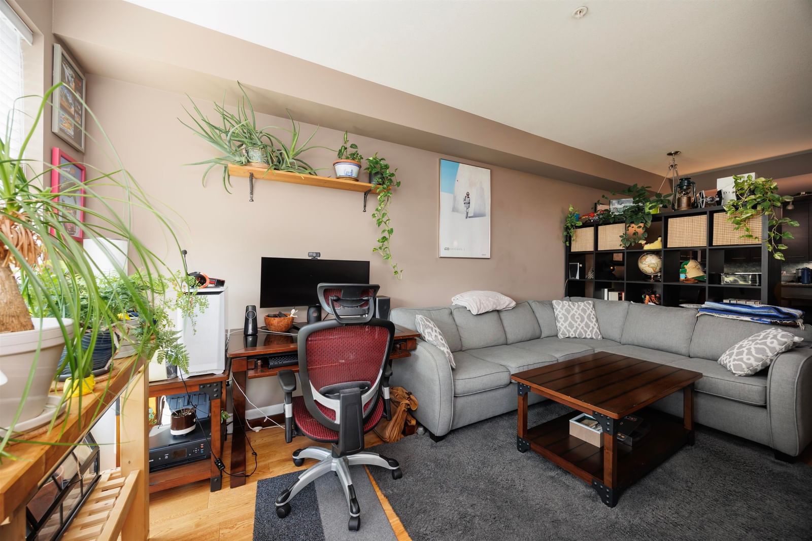 Listing Image 5