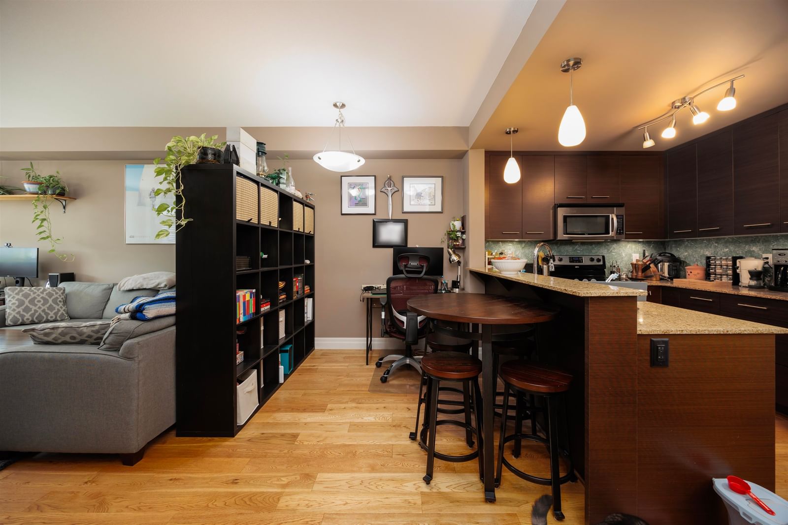 Listing Image 9