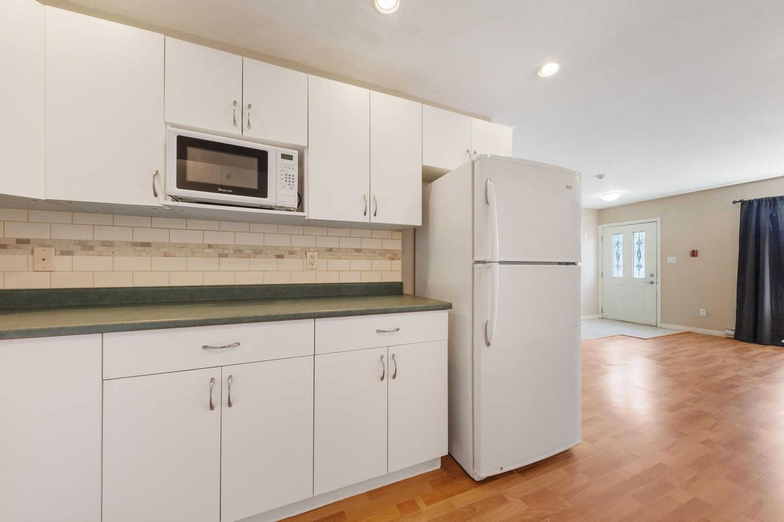 Listing Image 8