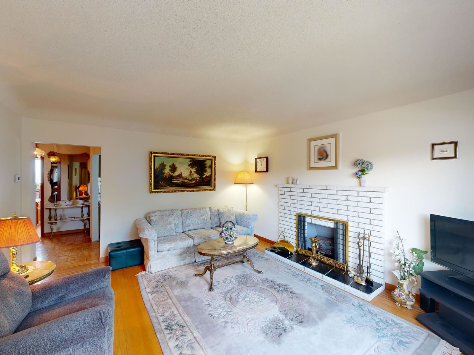 Listing Image 5
