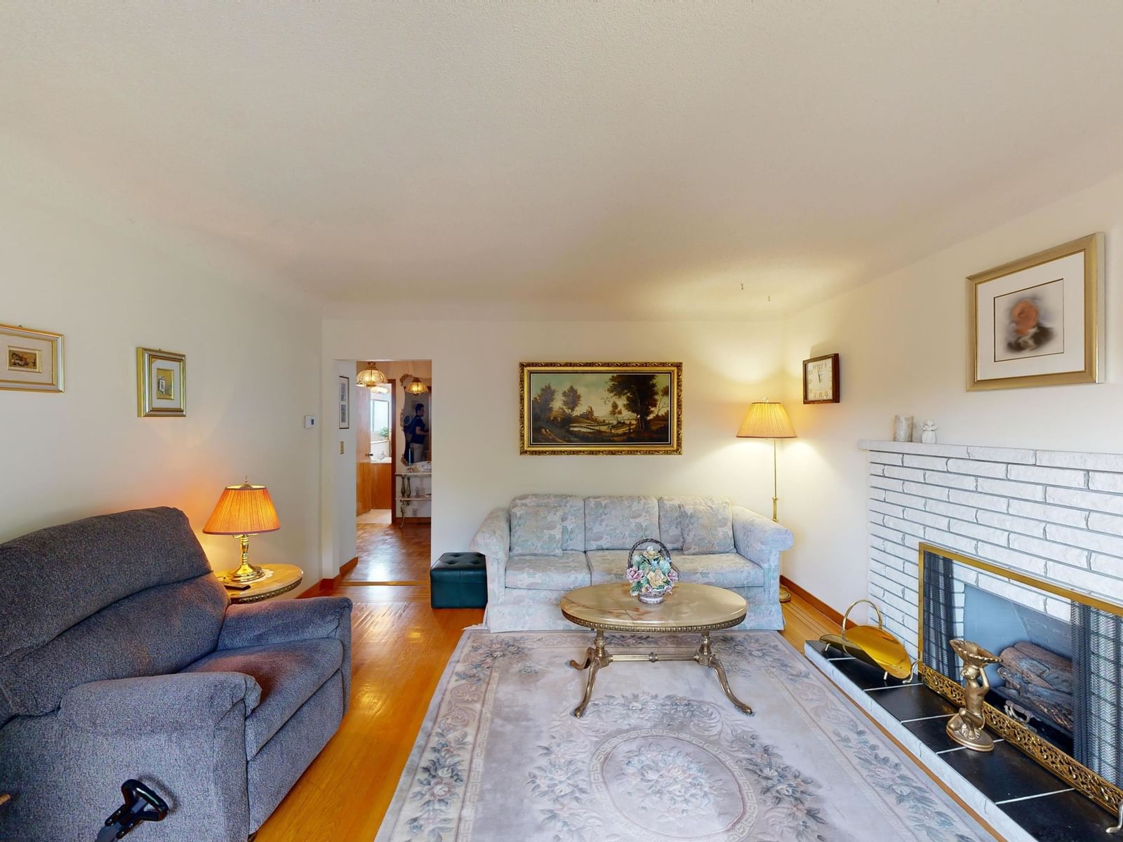 Listing Image 8