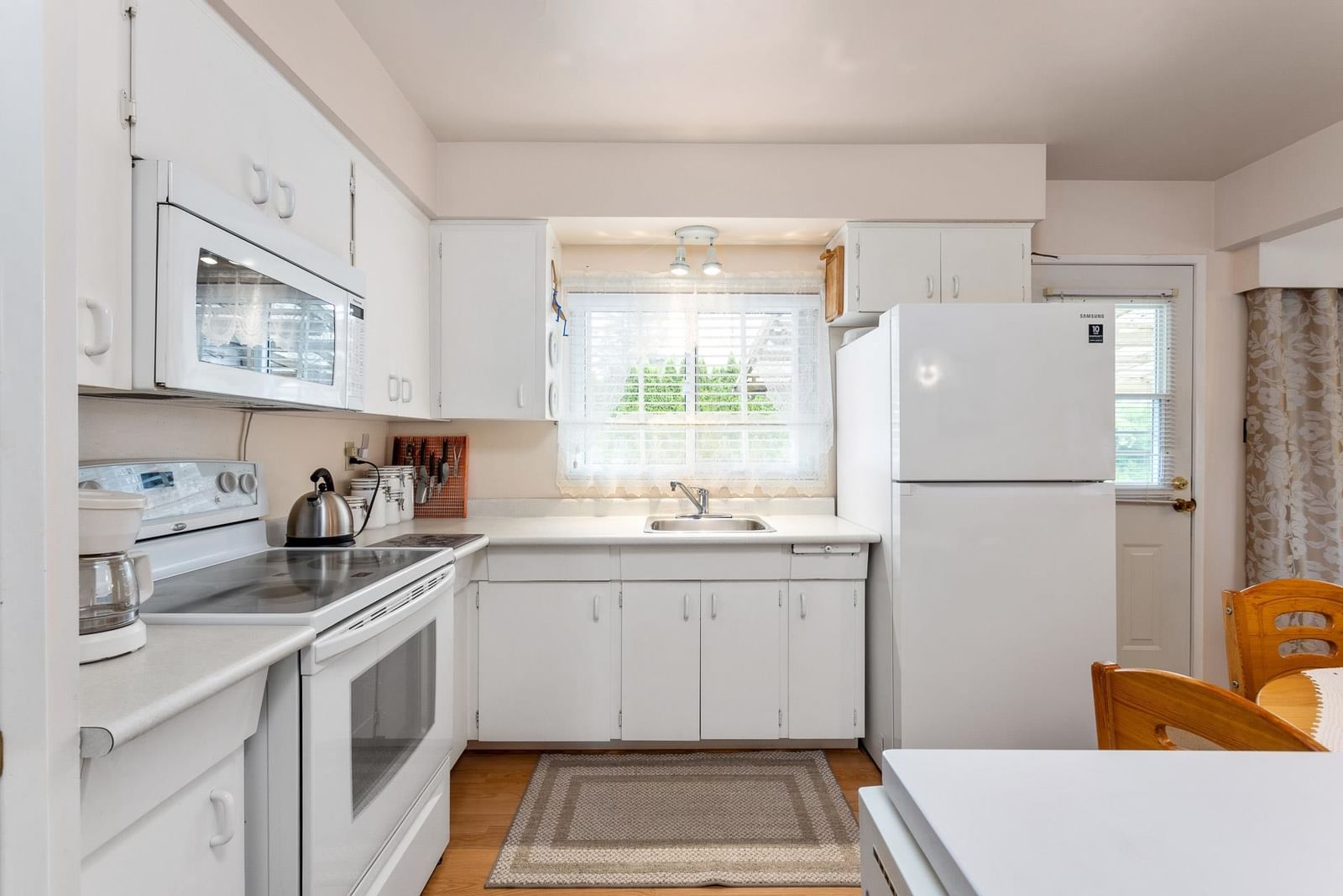 Listing Image 11