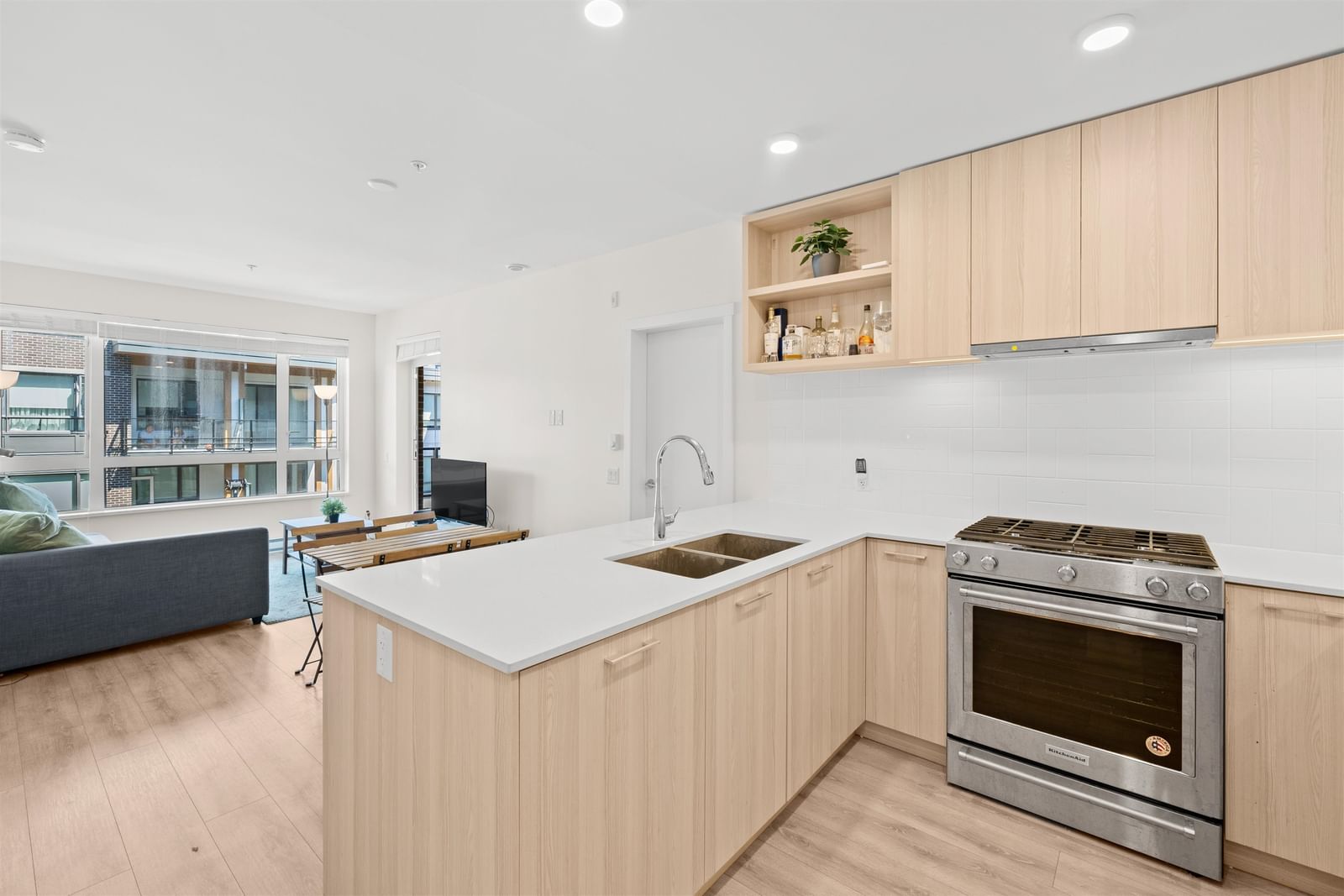 Listing Image 6