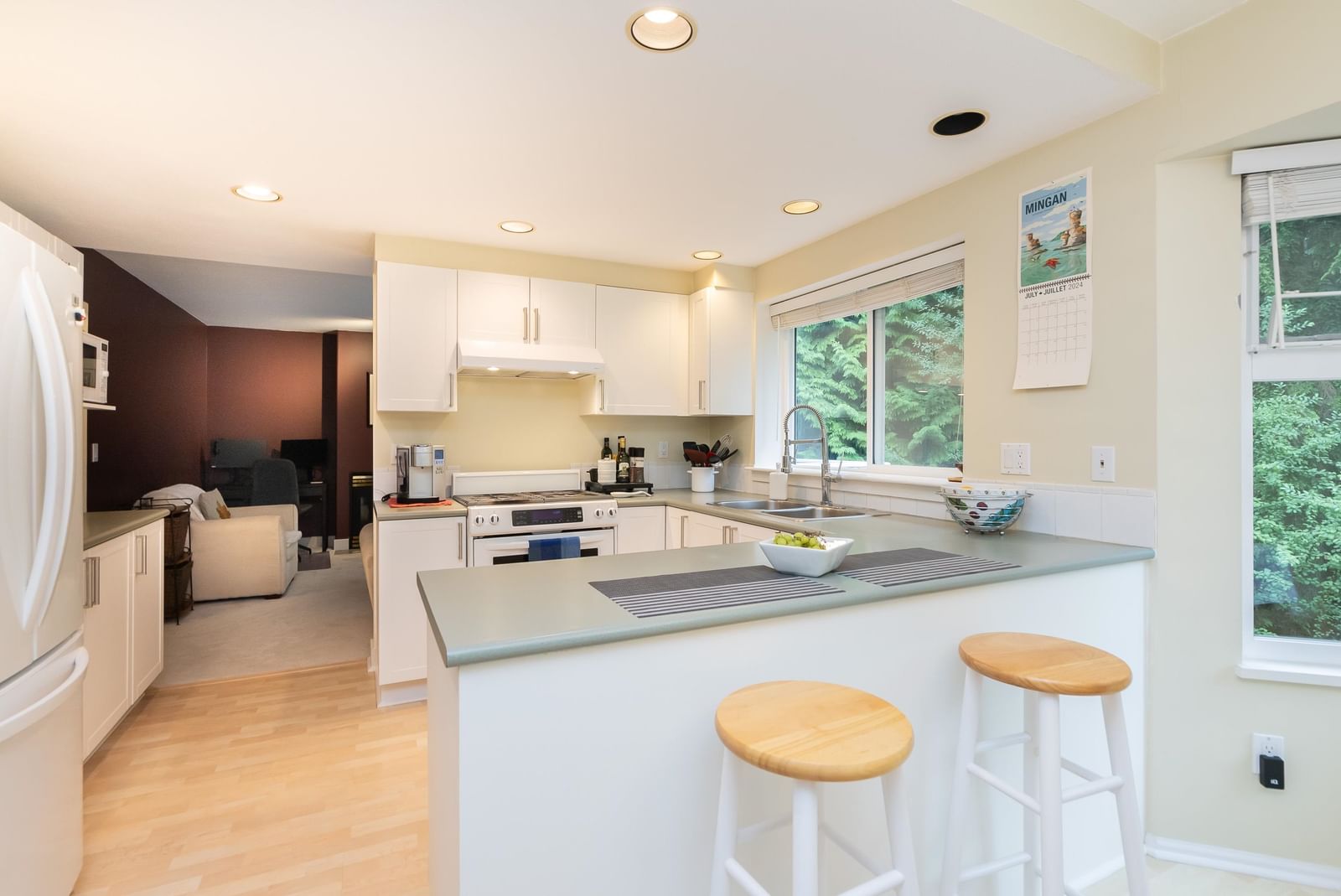Listing Image 10