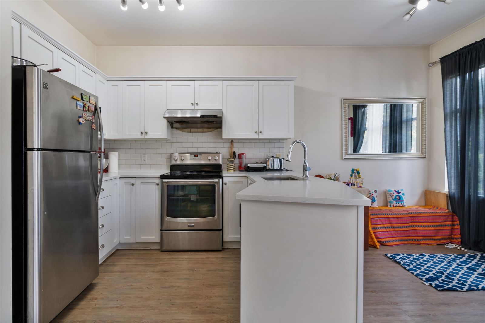 Listing Image 12
