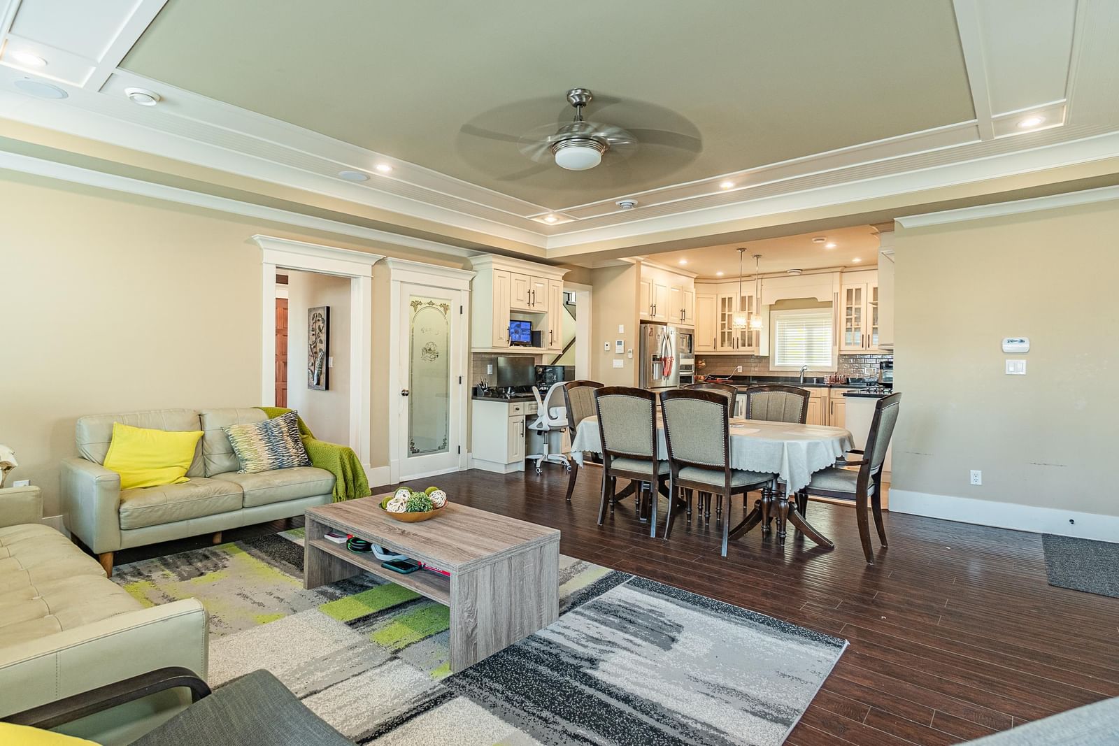 Listing Image 11