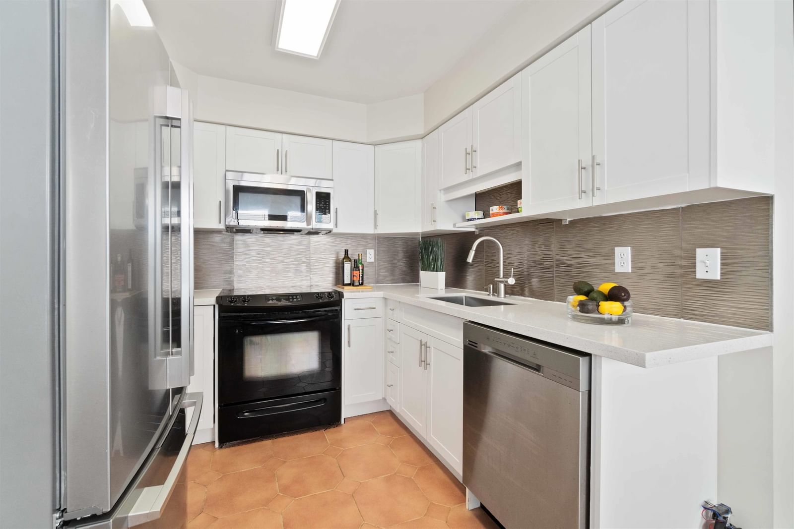 Listing Image 16