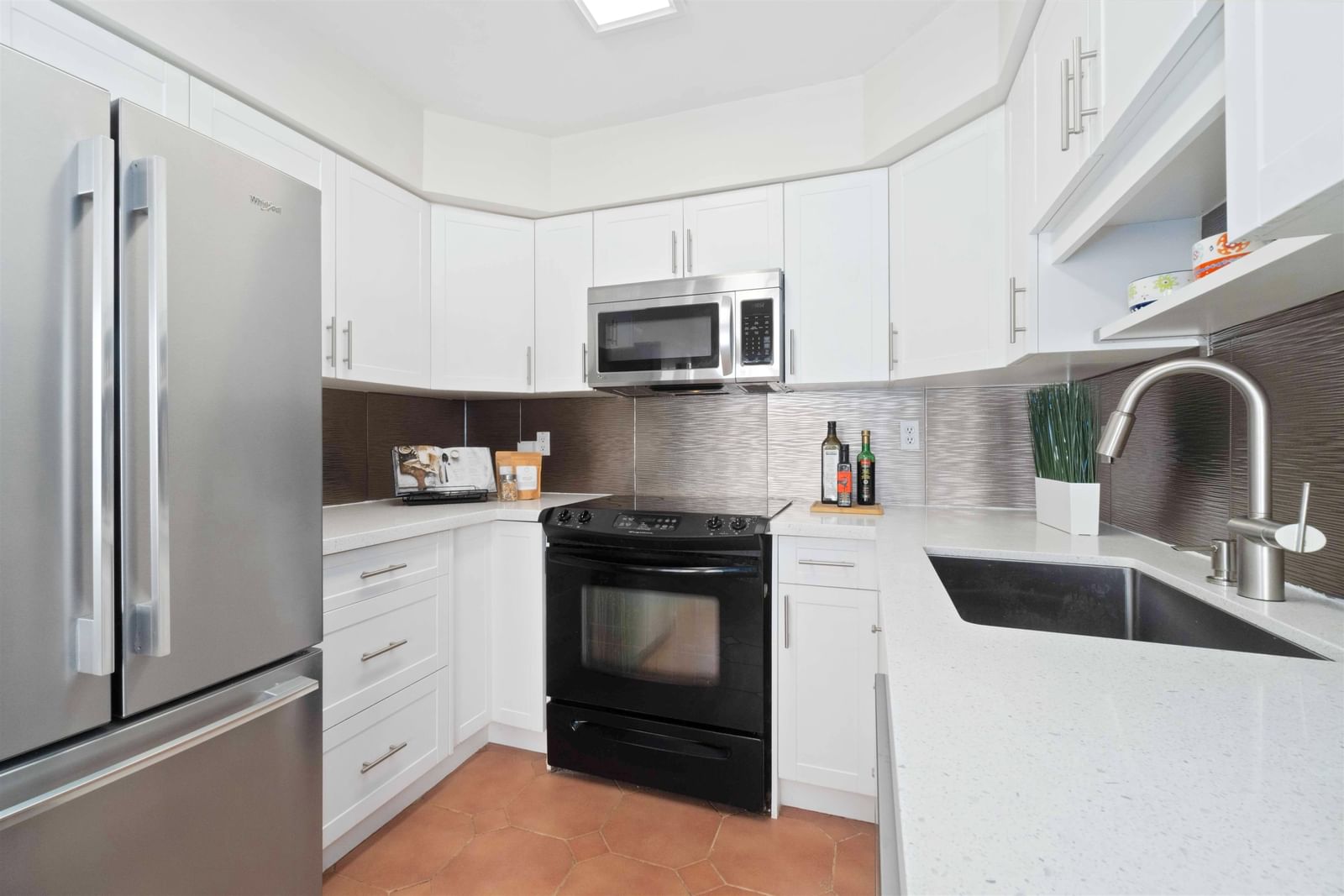 Listing Image 19