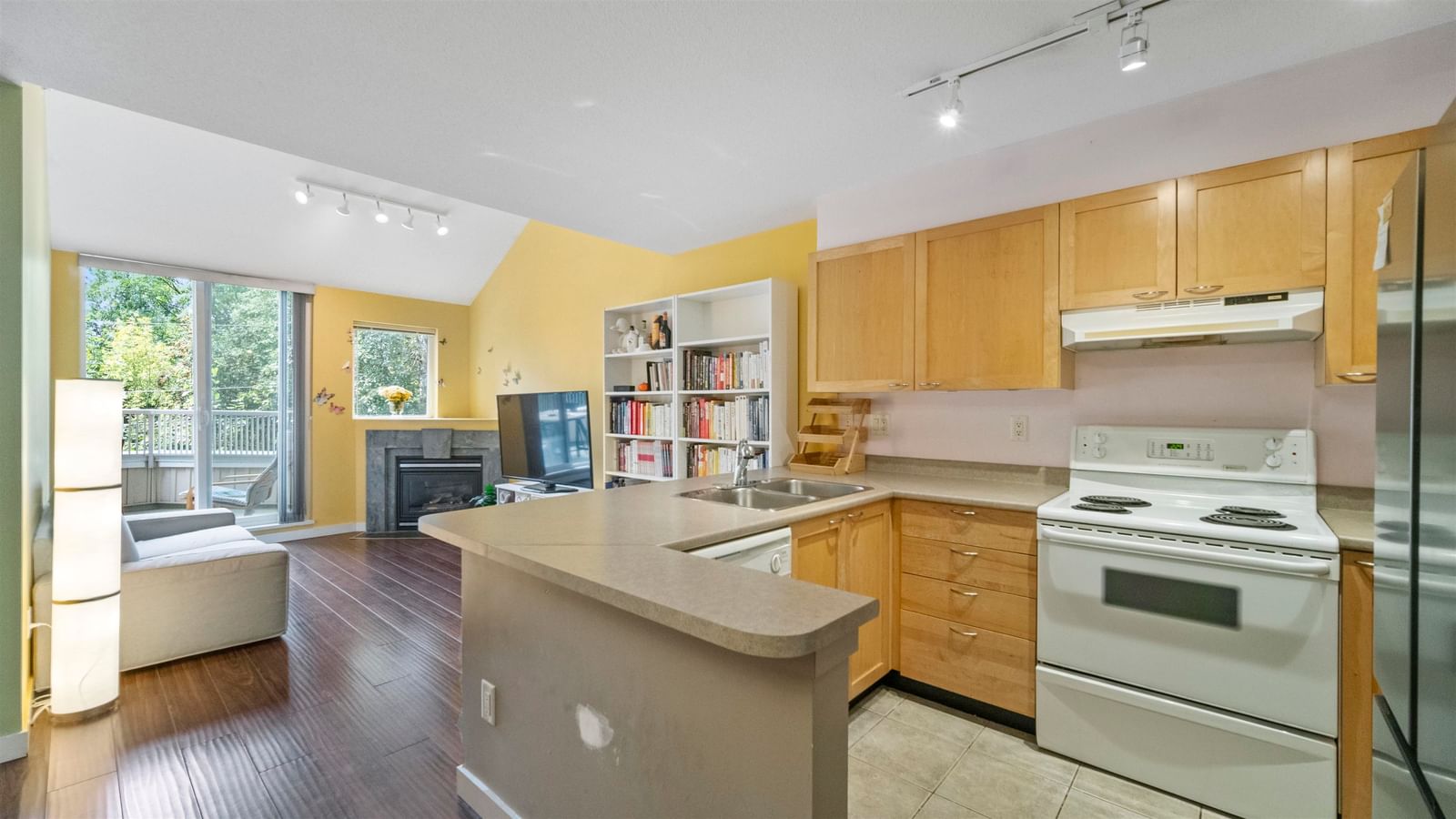Listing photo 3
