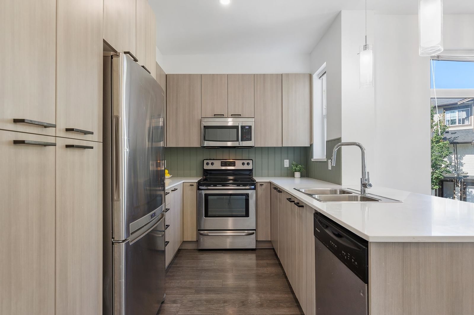 Listing Image 6
