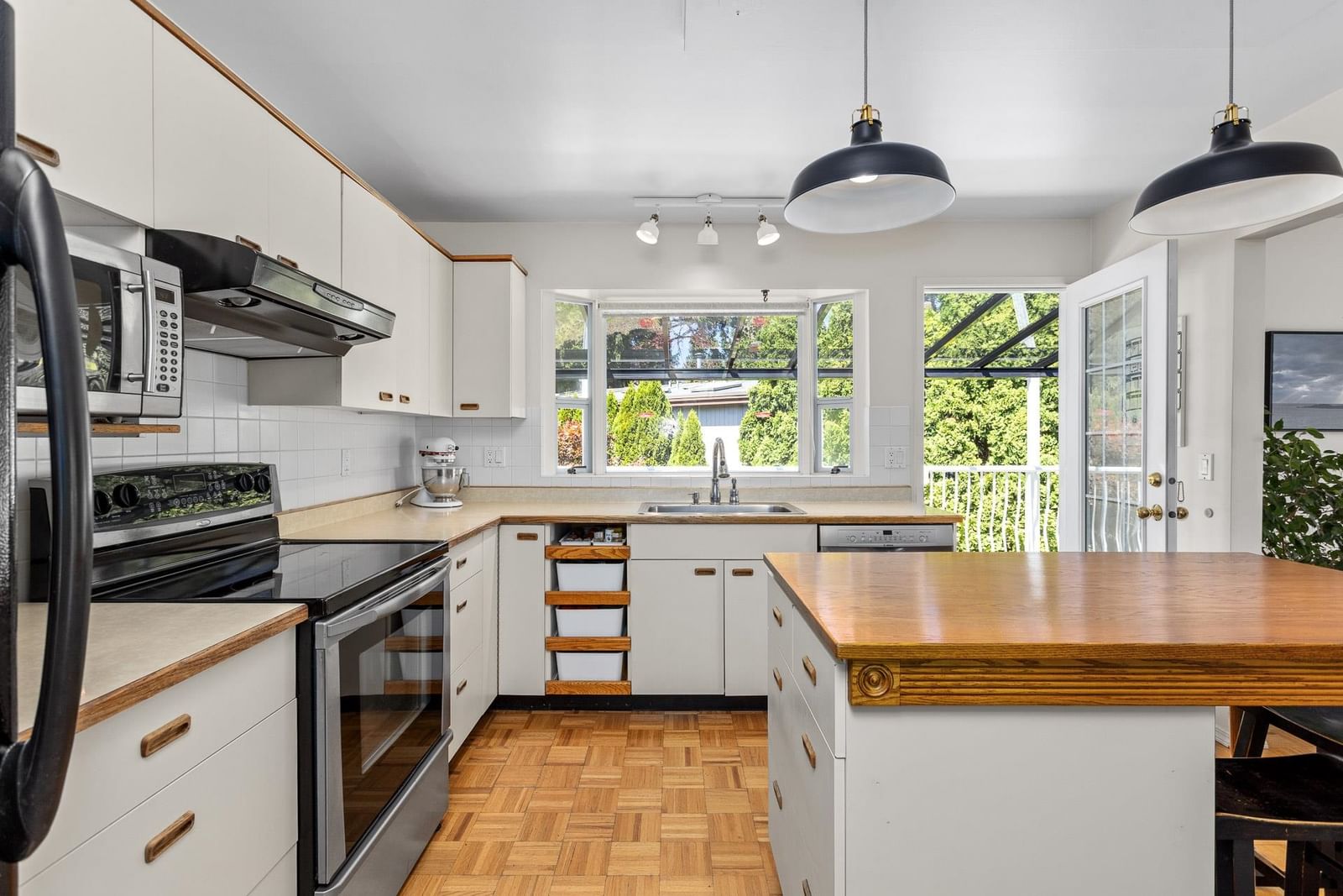 Listing Image 10