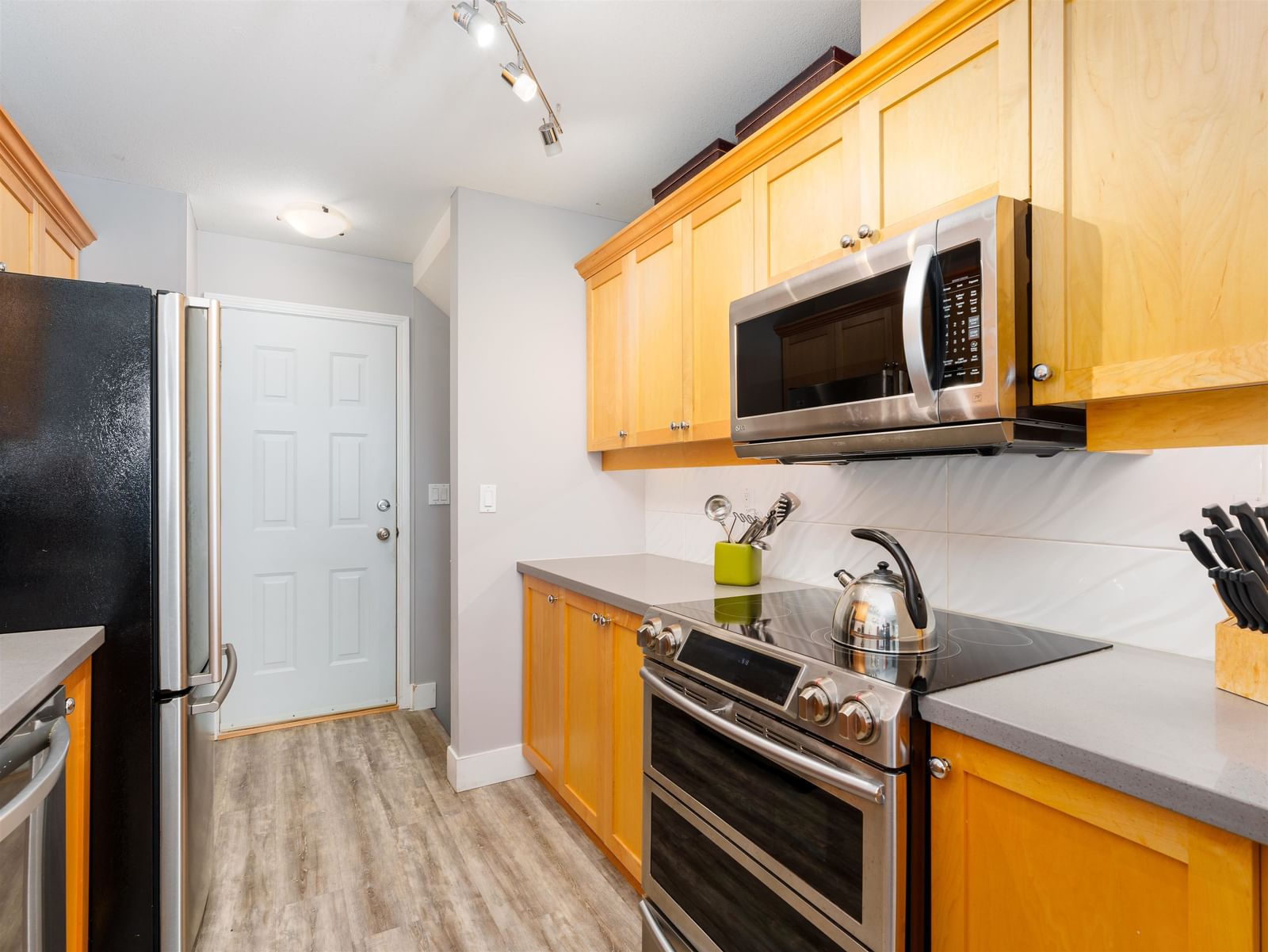 Listing Image 11