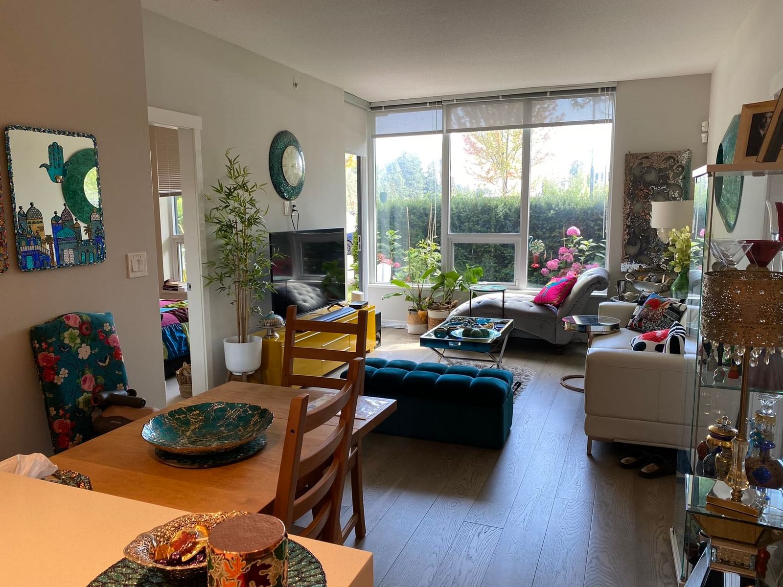 Listing Image 4