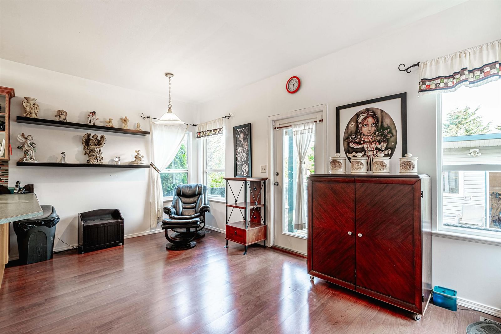 Listing Image 10
